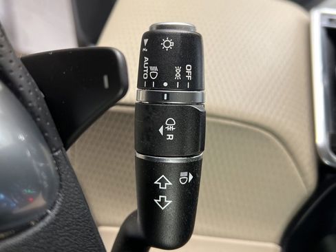 Used 2020 Land Rover Range Rover Velar S image 19