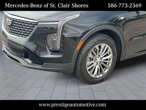Used 2024 Cadillac XT4 Premium Luxury w/ Cold Weather Package FWD image 10