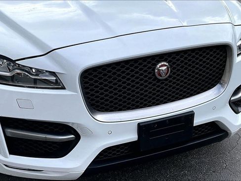 Used 2018 Jaguar F-PACE R-Sport image 34