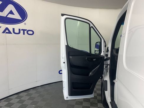 Used 2022 Mercedes-Benz Sprinter 1500 image 12