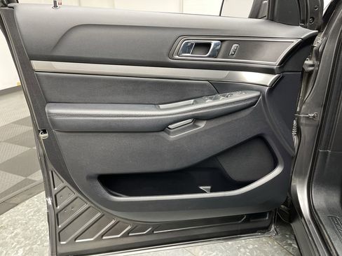 Used 2018 Ford Explorer XLT w/ Equipment Group 202A AWD/4WD image 9