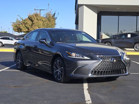 New 2025 Lexus ES 350 w/ Premium Package image 2
