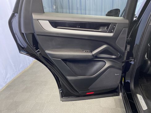Used 2024 Porsche Cayenne image 27