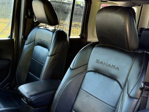 Used 2019 Jeep Wrangler Unlimited Sahara AWD/4WD image 19
