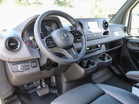 New 2024 Mercedes-Benz Sprinter 2500 image 12