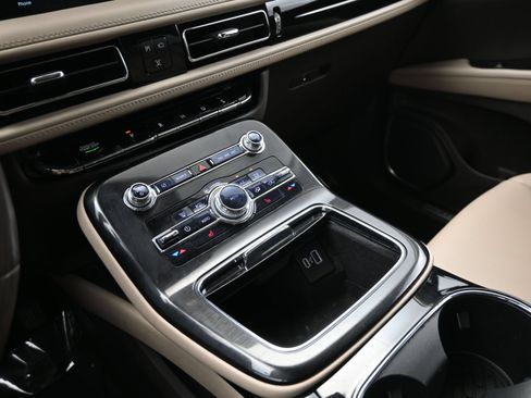 Used 2023 Lincoln Nautilus AWD w/ Premium Package image 14