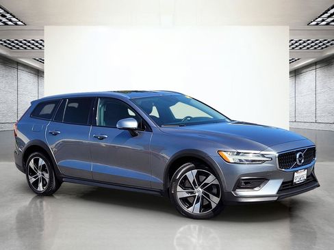 Used 2021 Volvo V60 T5 Cross Country w/ Climate Package AWD/4WD image 2