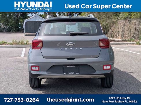 Used 2022 Hyundai Venue Limited FWD image 4
