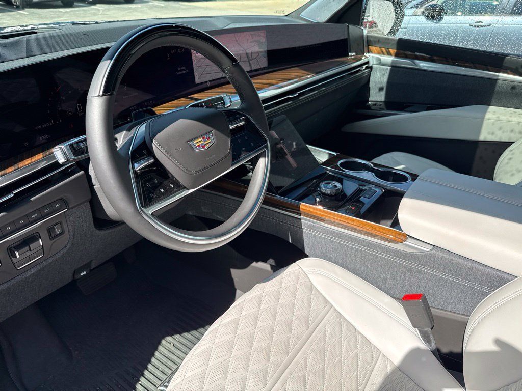 Used 2026 Cadillac Escalade ESV Platinum Sport w/ LPO, ONYX Package AWD/4WD image 11