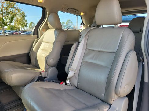 Used 2017 Toyota Sienna XLE Premium image 14