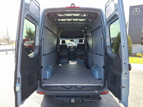 Used 2024 Mercedes-Benz Sprinter 144 Cargo image 9