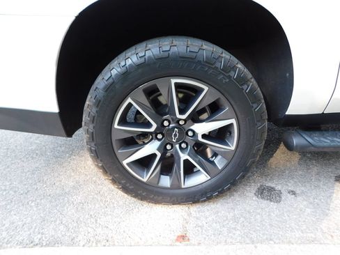 Used 2022 Chevrolet Suburban Z71 AWD/4WD image 8