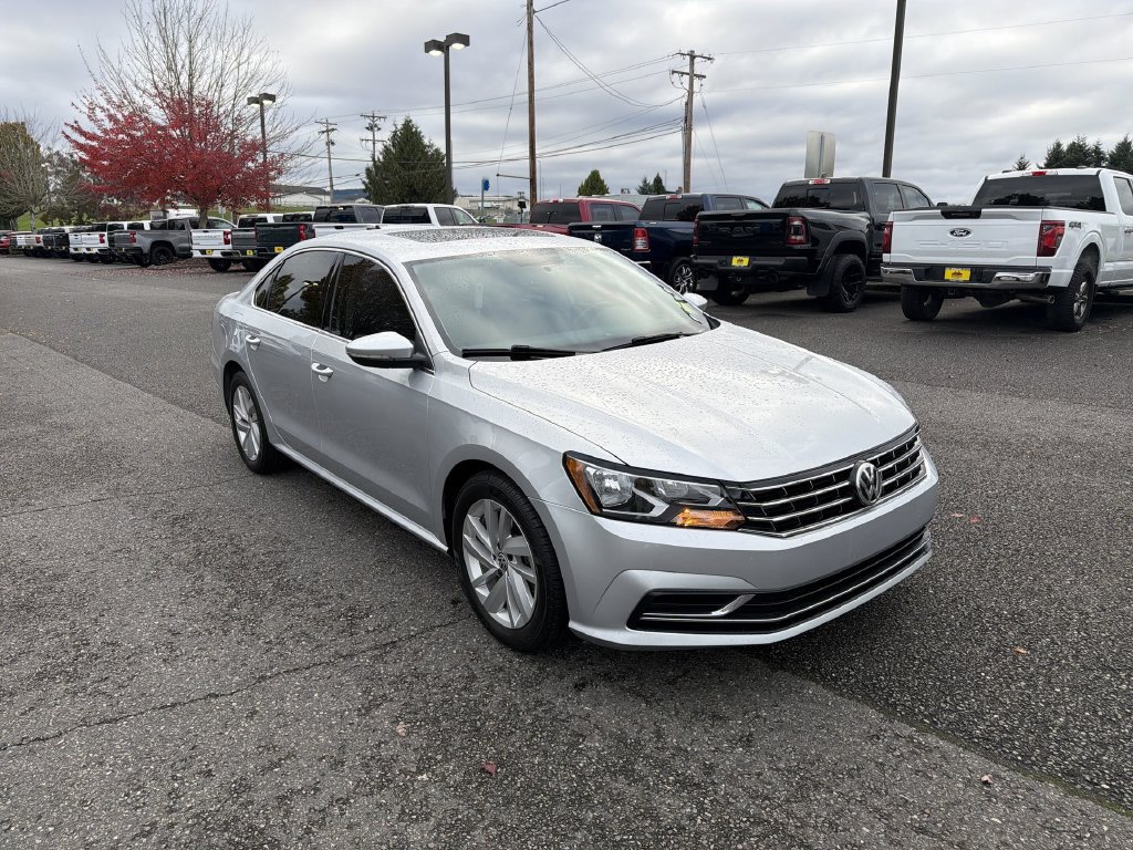 Used 2018 Volkswagen Passat 2.0T SE FWD image 3