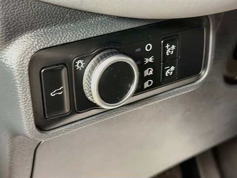 Used 2025 Ford Explorer Active AWD/4WD image 10
