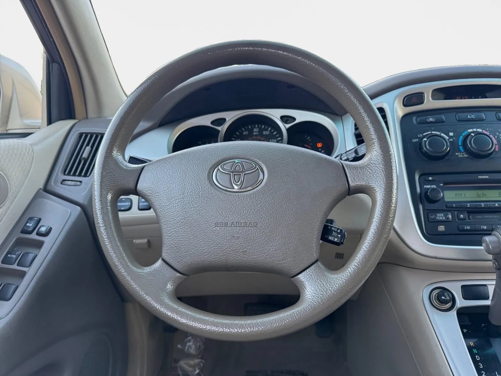 Used 2005 Toyota Highlander 4WD V6 w/ 3rd Row image 16