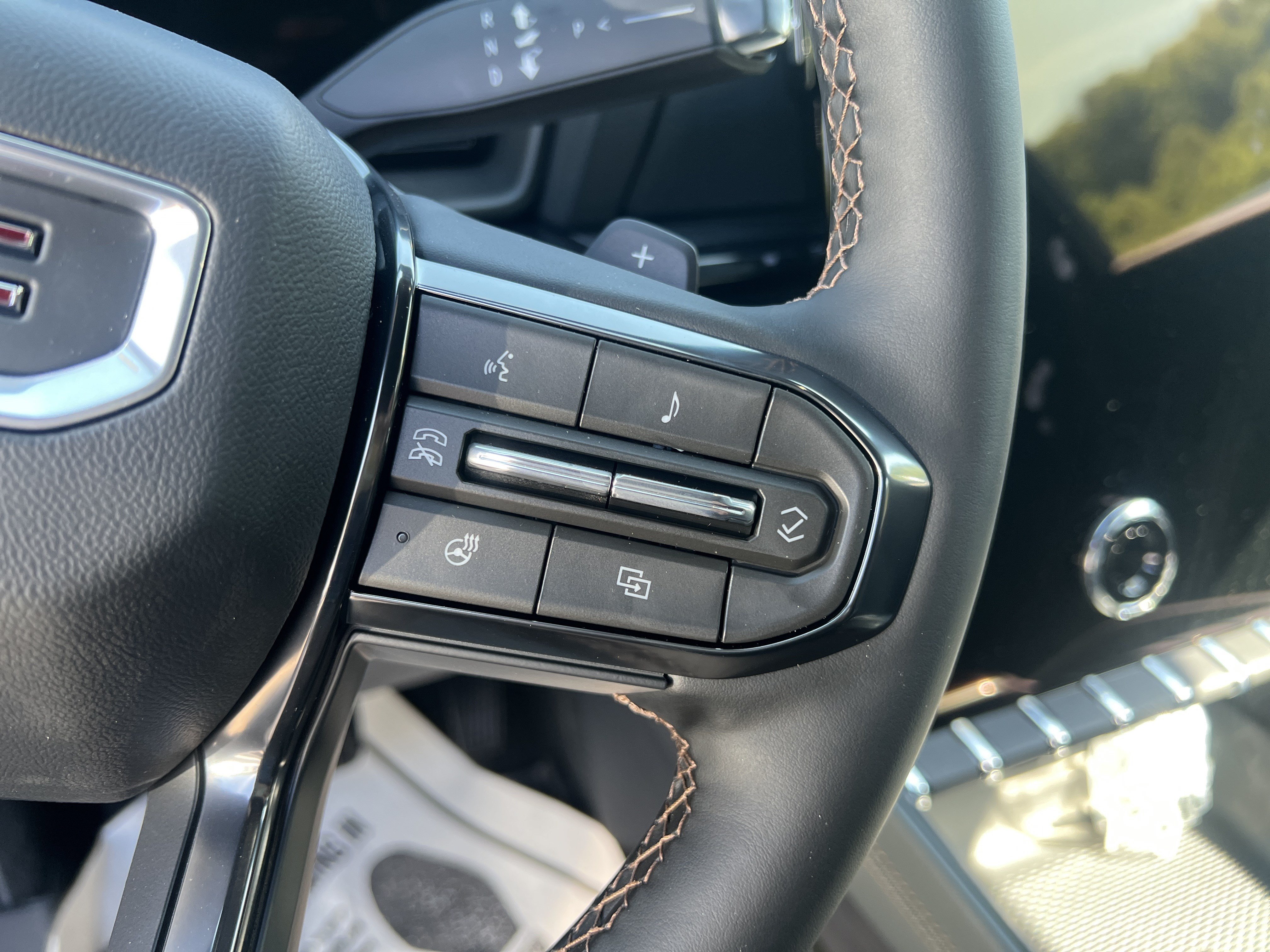 New 2026 GMC Terrain AT4 w/ Technology Package II AWD/4WD image 9
