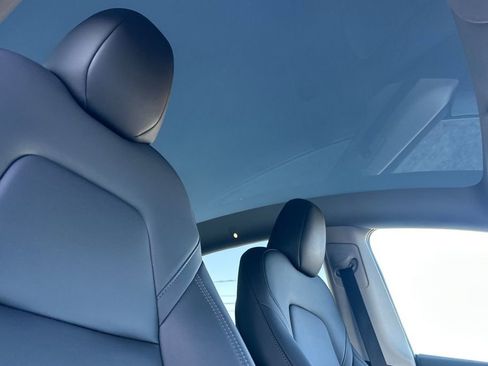 Used 2025 Tesla Model Y Long Range image 16