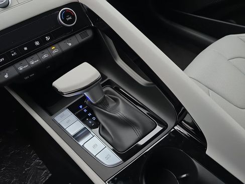 New 2026 Hyundai Elantra Limited image 24