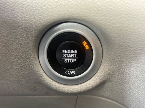 Used 2017 Chrysler Pacifica Touring Plus w/ Security Group FWD image 22