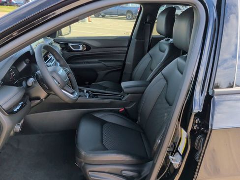 New 2026 Jeep Compass Latitude image 12