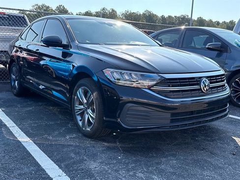 Used 2023 Volkswagen Jetta SE FWD image 1