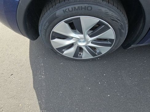 Used 2023 Tesla Model Y Long Range AWD/4WD image 27