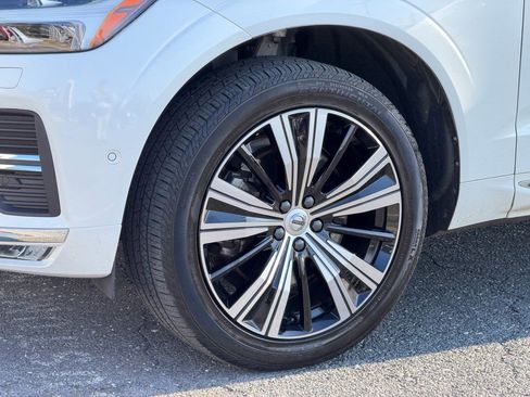 Certified 2023 Volvo XC60 B6 Ultimate w/ Climate Package image 8