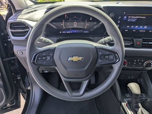 Used 2025 Chevrolet TrailBlazer LT AWD/4WD image 18