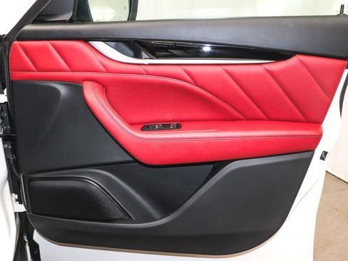 Used 2023 Maserati Levante GT image 18