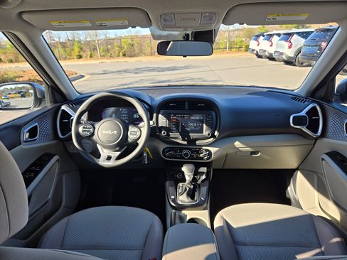 Certified 2025 Kia Soul LX w/ LX Technology Package image 10