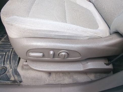 Used 2021 Chevrolet Traverse LT FWD image 11