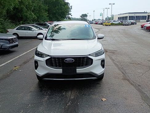 Used 2023 Ford Escape SE FWD image 8