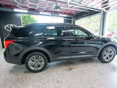 Used 2021 Ford Explorer XLT w/ Equipment Group 202A AWD/4WD image 4