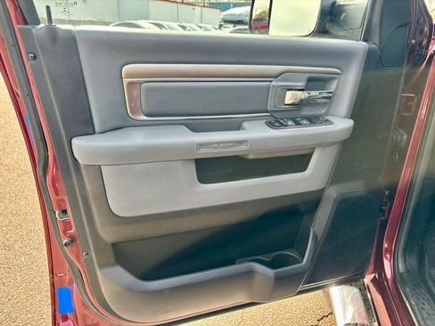 Used 2018 RAM 1500 Classic SLT image 9