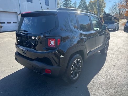 Used 2023 Jeep Renegade Latitude image 3