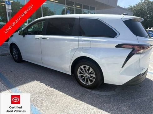 Used 2025 Toyota Sienna XLE FWD image 4