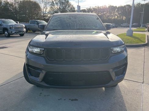 Used 2024 Jeep Grand Cherokee Altitude image 11