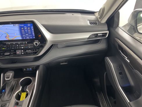 Used 2022 Toyota Highlander Platinum AWD/4WD image 16