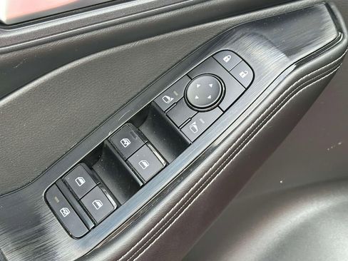 Used 2023 Nissan Rogue SV w/ SV Premium B Package image 16