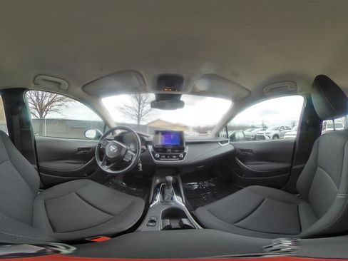 Used 2025 Toyota Corolla LE image 41