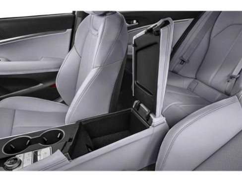 Used 2025 Genesis G70 2.5T RWD image 49
