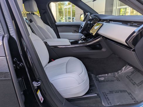 New 2026 Land Rover Range Rover Sport SE AWD/4WD image 30