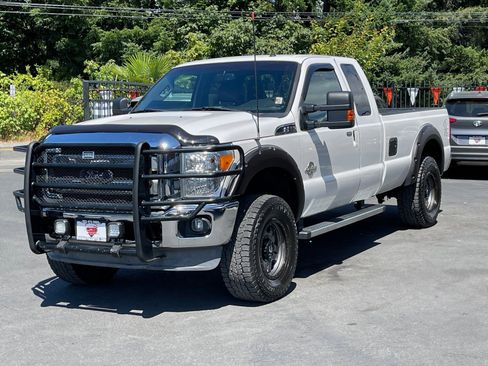 Used 2012 Ford F250 Lariat image 3