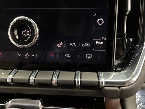 Used 2025 GMC Yukon Denali image 48