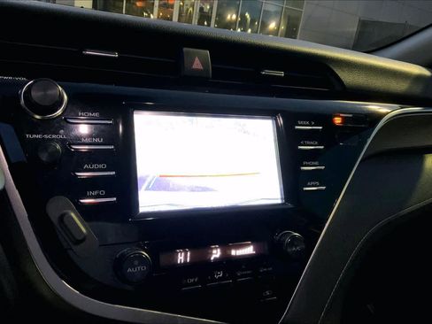 Used 2018 Toyota Camry SE image 29