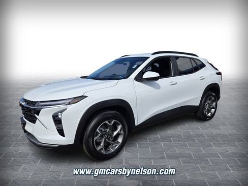 New 2026 Chevrolet Trax LT w/ Driver Confidence Package FWD image 3
