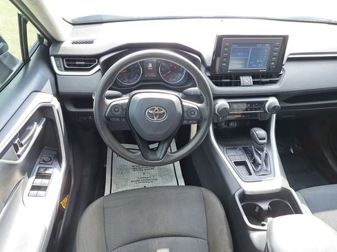 Used 2021 Toyota RAV4 LE image 11
