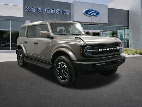 New 2026 Ford Bronco Outer Banks image 1