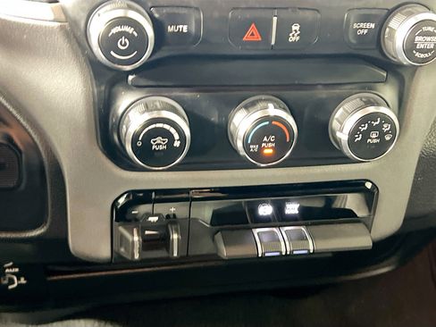 Used 2024 RAM 2500 Big Horn image 25