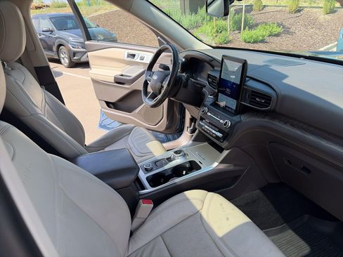 Used 2020 Ford Explorer Platinum w/ Premium Technology Package AWD/4WD image 62